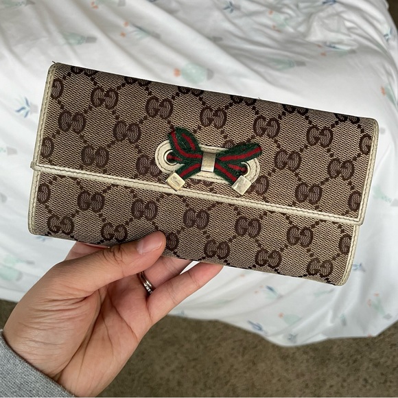 SOLD- GUCCI- vintage long wallet - Picture 3 of 17